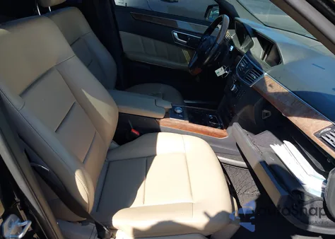 2012 Mercedes-Benz E 350 z USA, uszkodzony, nr VIN WDDHF5KB8CA606180